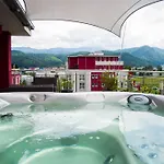 아파트 Penthouse Retreat