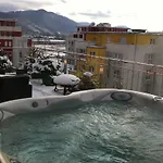 Penthouse Retreat 아파트