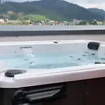 아파트 Penthouse Retreat *