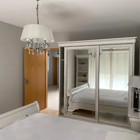 아파트 Penthouse Retreat 브라쇼브